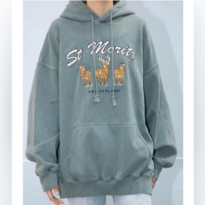 BRANDY MELVILLE OVERSIZED ST MORTIZ SWITZERLAND HOODIE